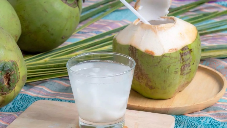 7 biện pháp đơn giản khắc phục tiêu chảy tại nhà- Ảnh 3. Nước dừa