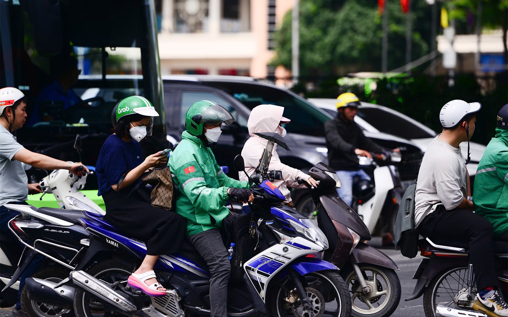Nắng nóng tiếp tục bao trùm miền Bắc và miền Trung