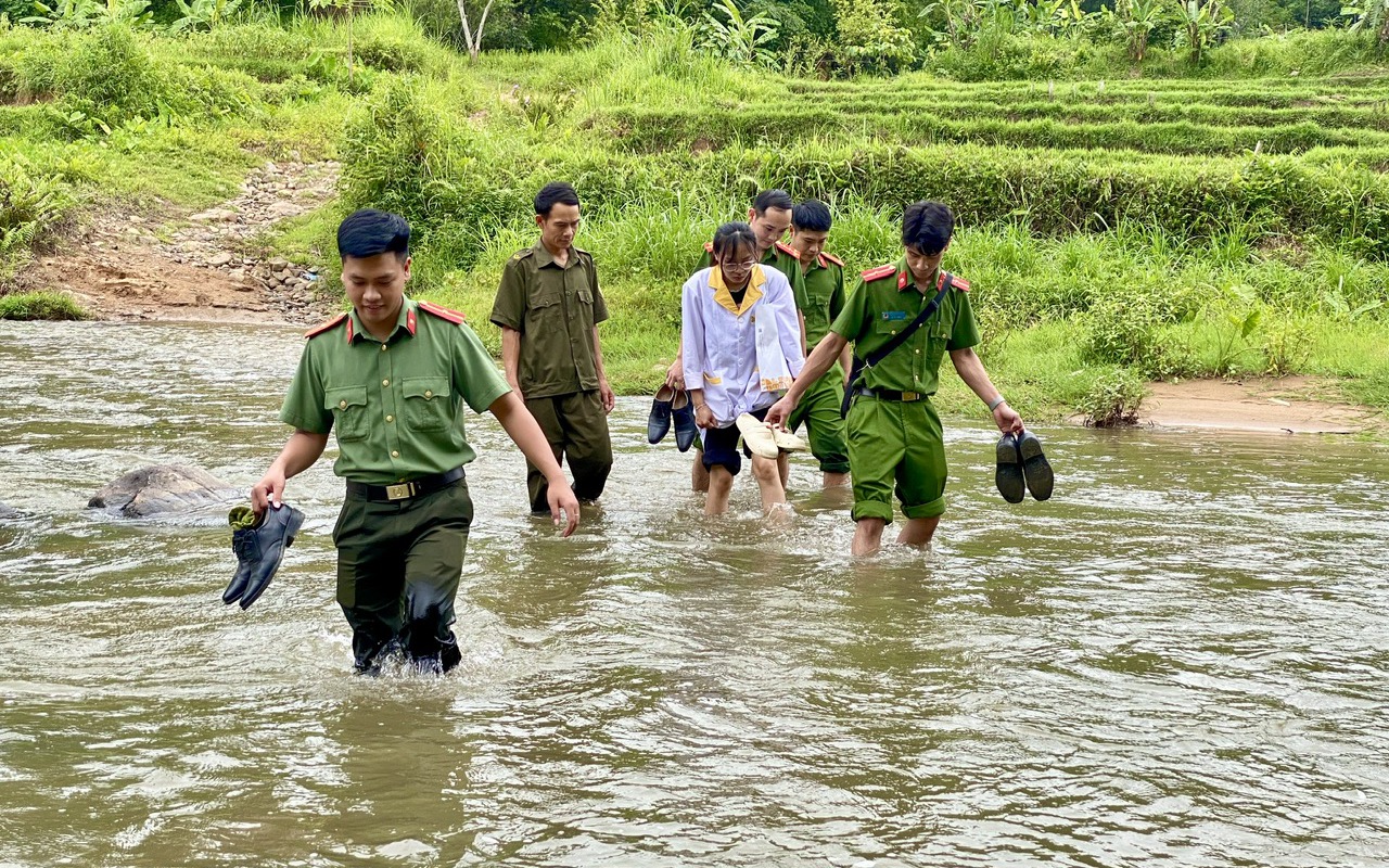 Băng rừng, lội suối đi tìm lại tên cho các Anh hùng liệt sĩ