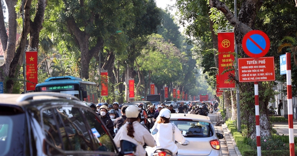 Xăng sinh học sẽ thay thế hoàn toàn xăng khoáng trên thị trường- Ảnh 3. Chuẩn bị cấm xe máy xăng vành đai 1: Hà Nội đầu tư hạ tầng trạm sạc xe điện, tuyến buýt, trạm dừng đỗ như thế nào?