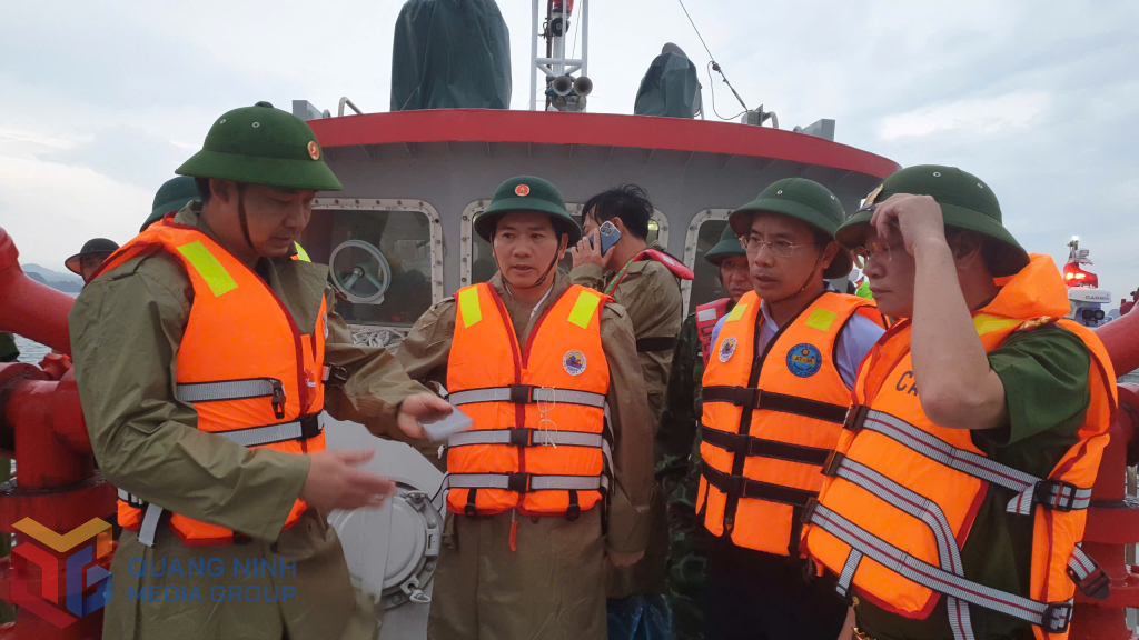 Cứu được 11 người, 6 người tử vong vụ lật tàu du lịch ở Vịnh Hạ Long- Ảnh 2.