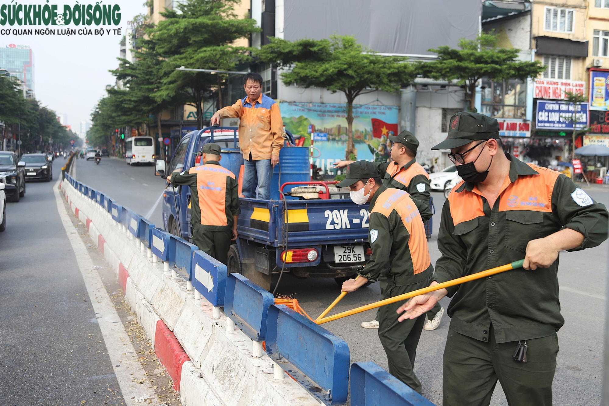 Hà Nội bắt đầu chỉnh trang diện mạo cho đại lễ 80 năm Cách mạng Tháng Tám và Quốc khánh 2/9- Ảnh 4.