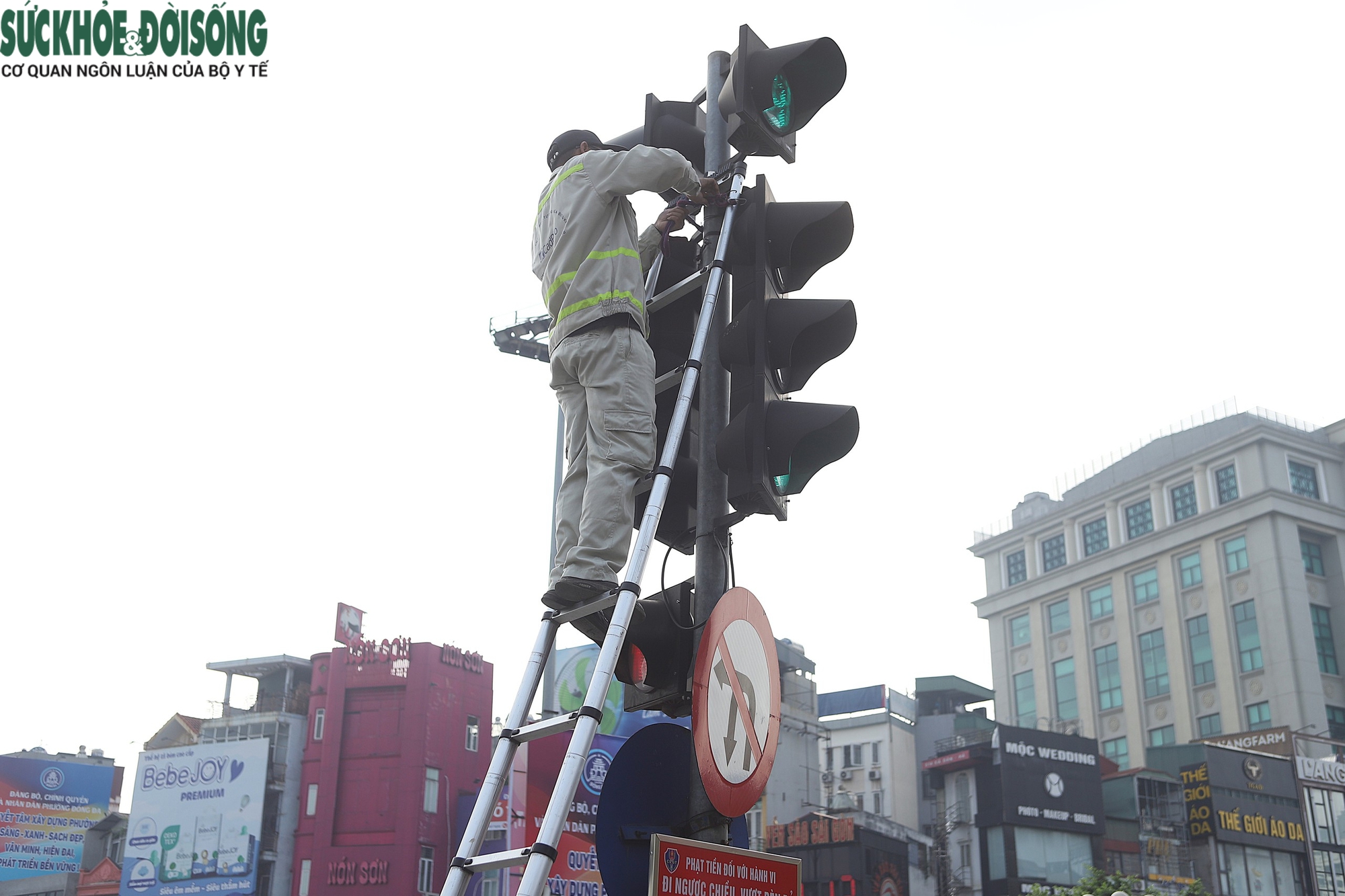 Hà Nội bắt đầu chỉnh trang diện mạo cho đại lễ 80 năm Cách mạng Tháng Tám và Quốc khánh 2/9- Ảnh 5.