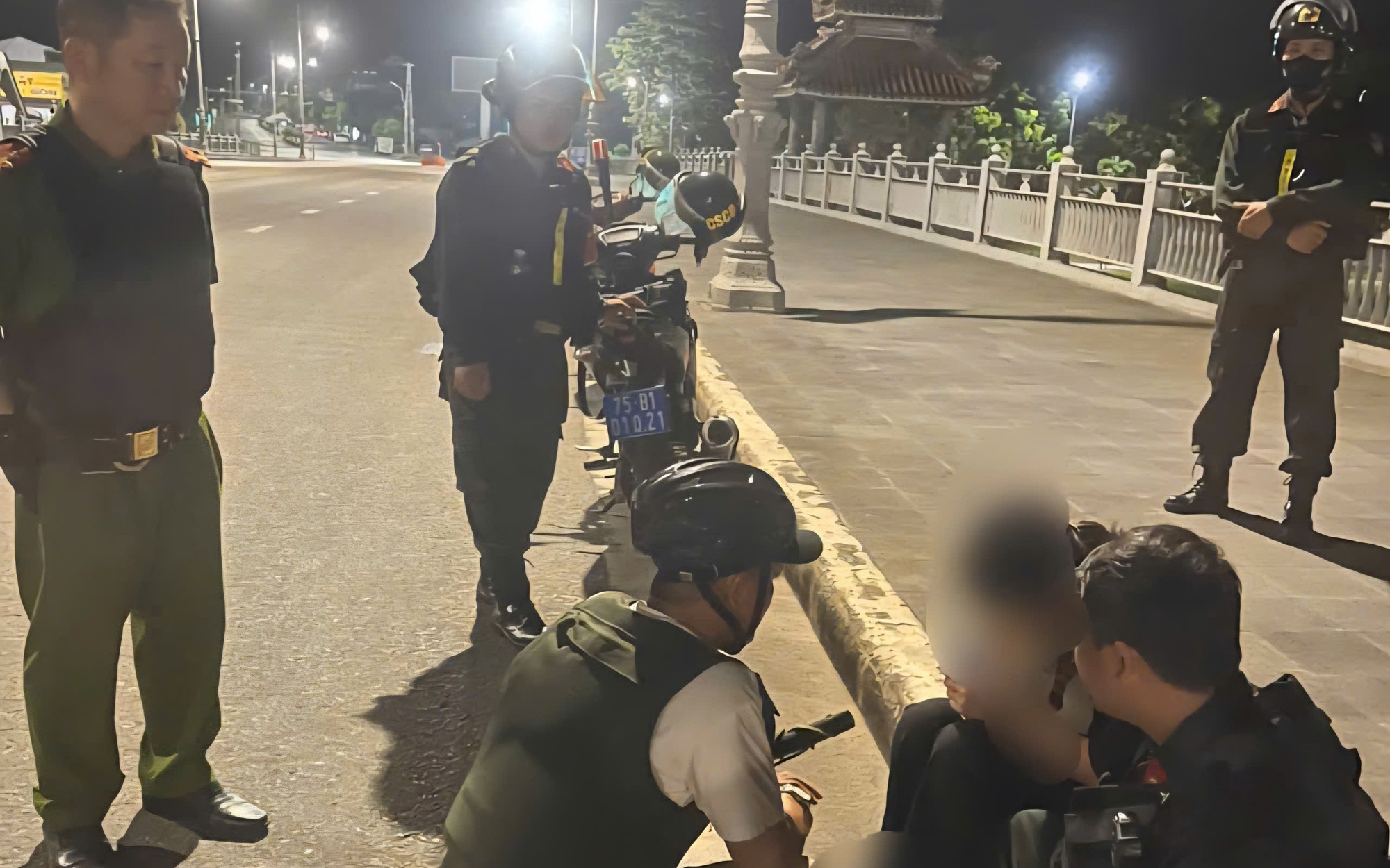Tìm thấy thi thể cô gái nhảy cầu Việt Trì sau hơn một ngày tìm kiếm- Ảnh 2.
