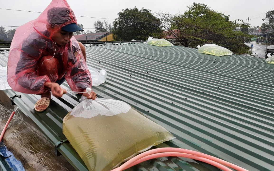 Bão số 3 tăng cấp chóng mặt chỉ trong vòng 3 tiếng, người dân phải làm gì để an toàn?