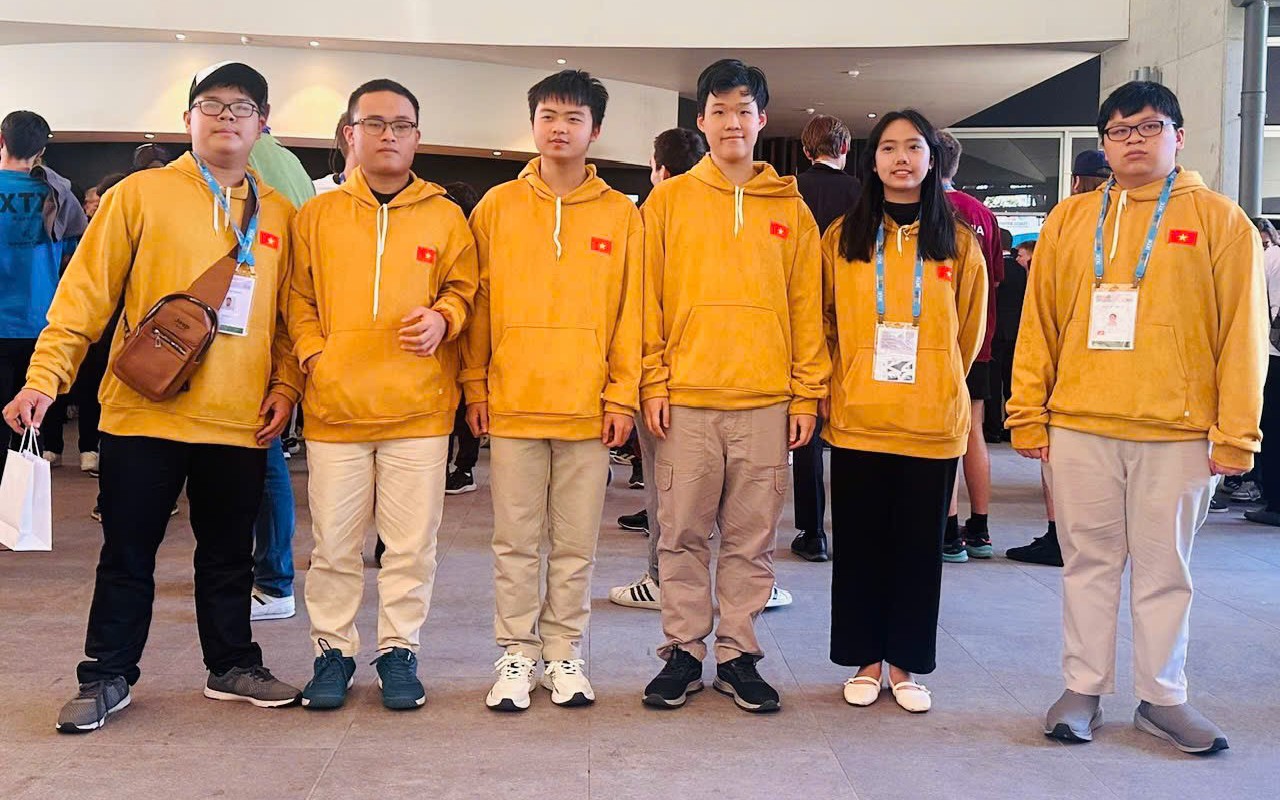 Hai chàng trai vàng Olympic Toán quốc tế 2025 đến từ Nghệ An và Hà Tĩnh