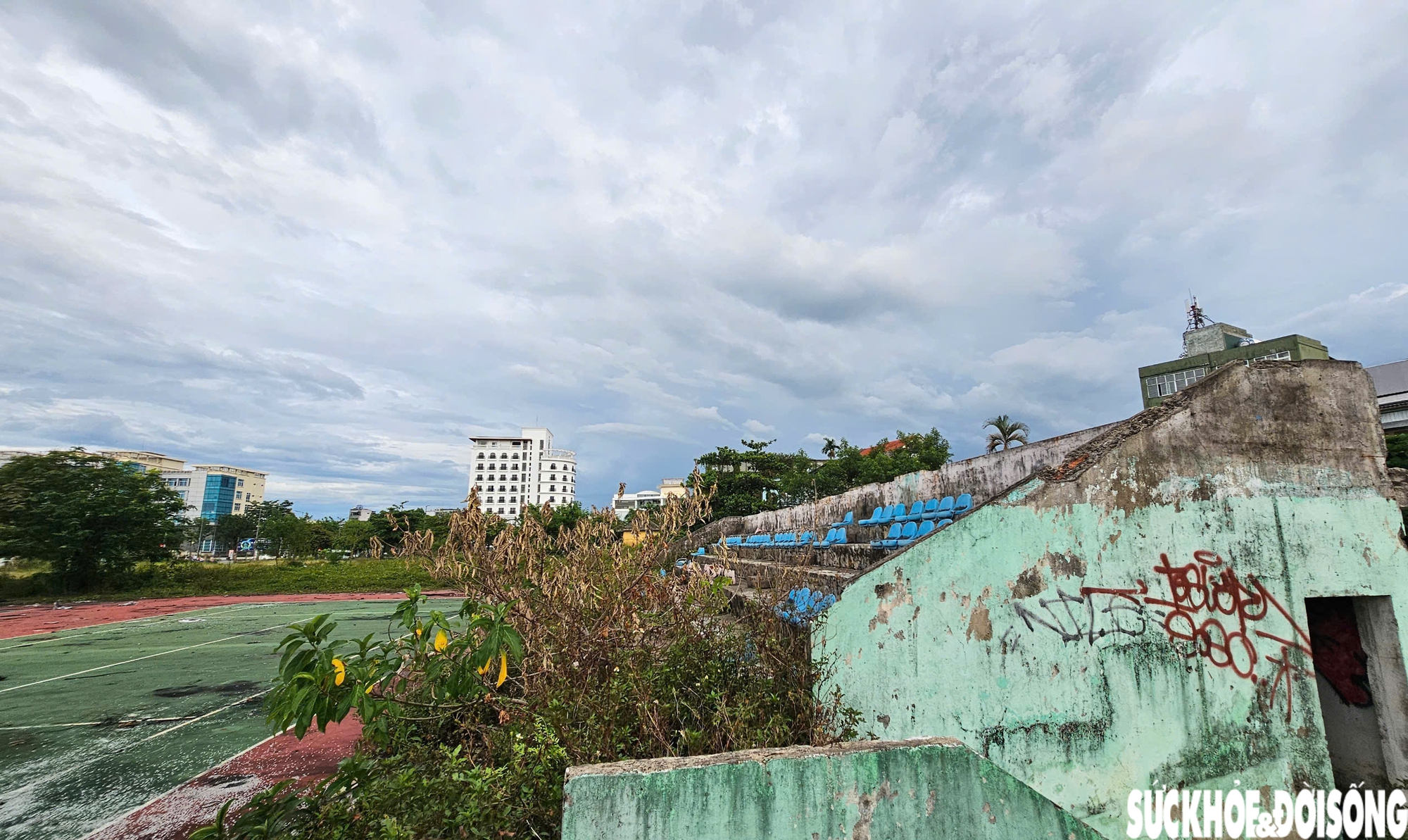 Hoang tàn khu 'đất vàng' giữa lòng thành phố Huế- Ảnh 2.