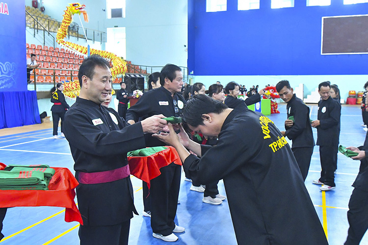 Công nhận thêm 17 võ sư 6 đẳng tại kỳ thi võ cổ truyền toàn quốc- Ảnh 1. Công nhận thêm 17 võ sư 6 đẳng tại kỳ thi võ cổ truyền toàn quốc- Ảnh 1.