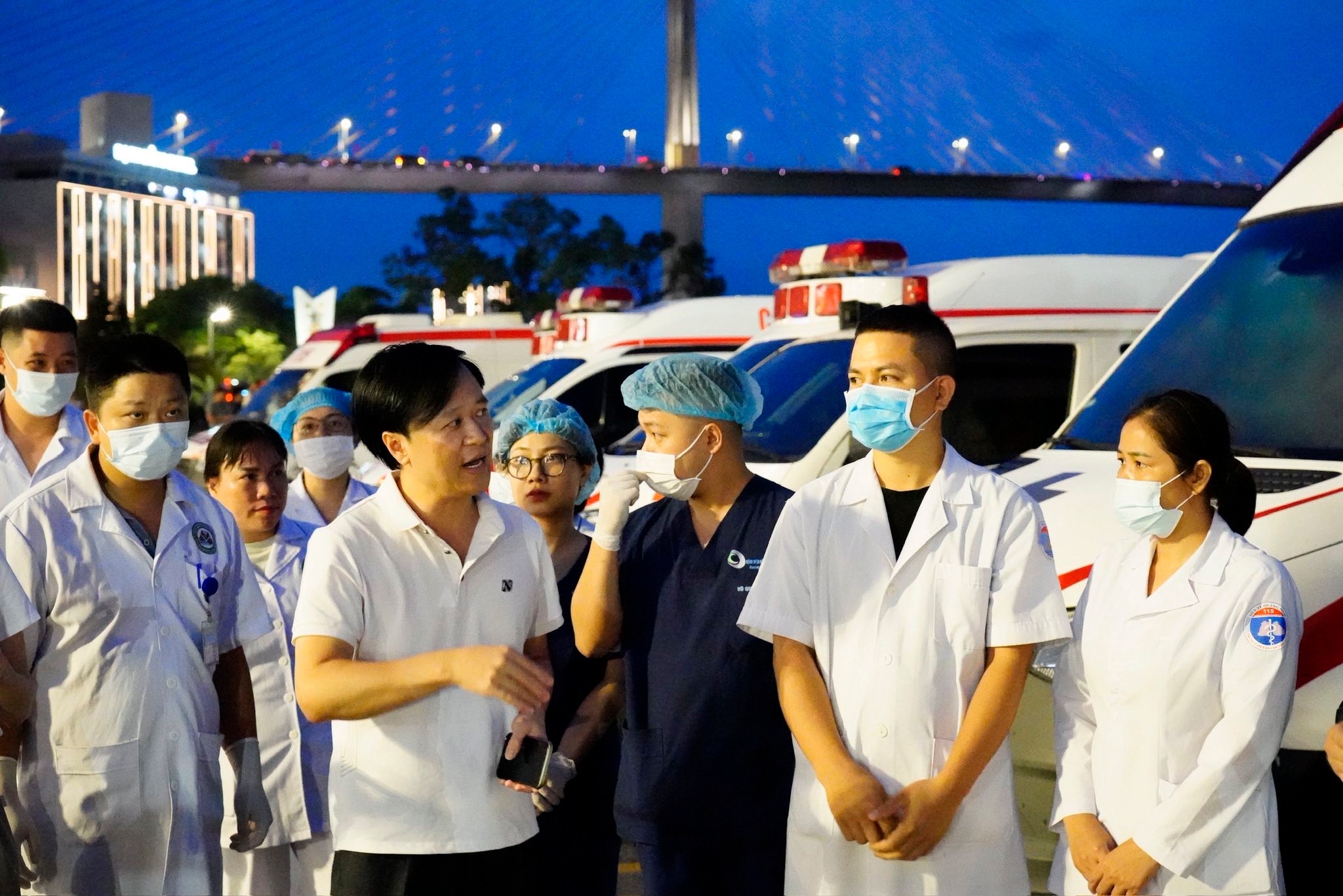Ngành Y tế Quảng Ninh kích hoạt ứng phó khẩn cấp, huy động toàn lực cứu chữa nạn nhân- Ảnh 1.