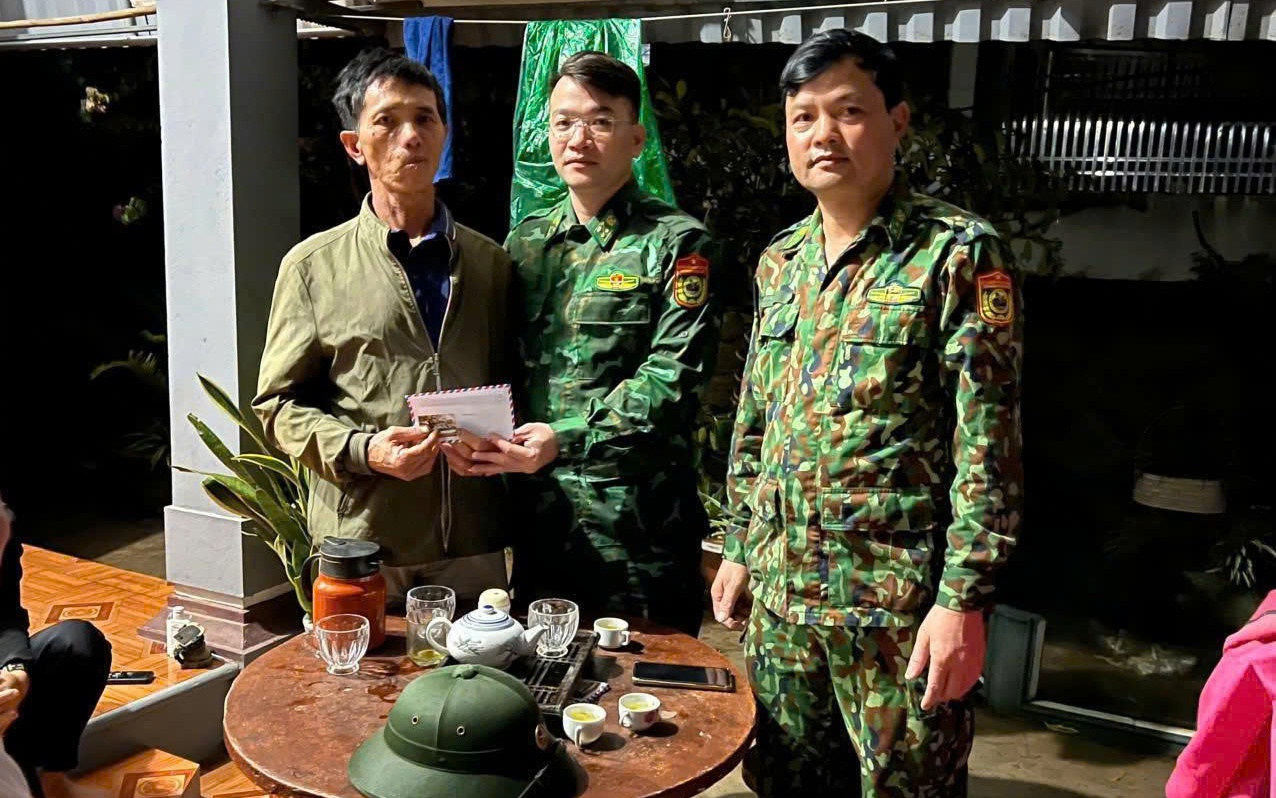 Ứng cứu kịp thời 4 ngư dân gặp nạn trên biển