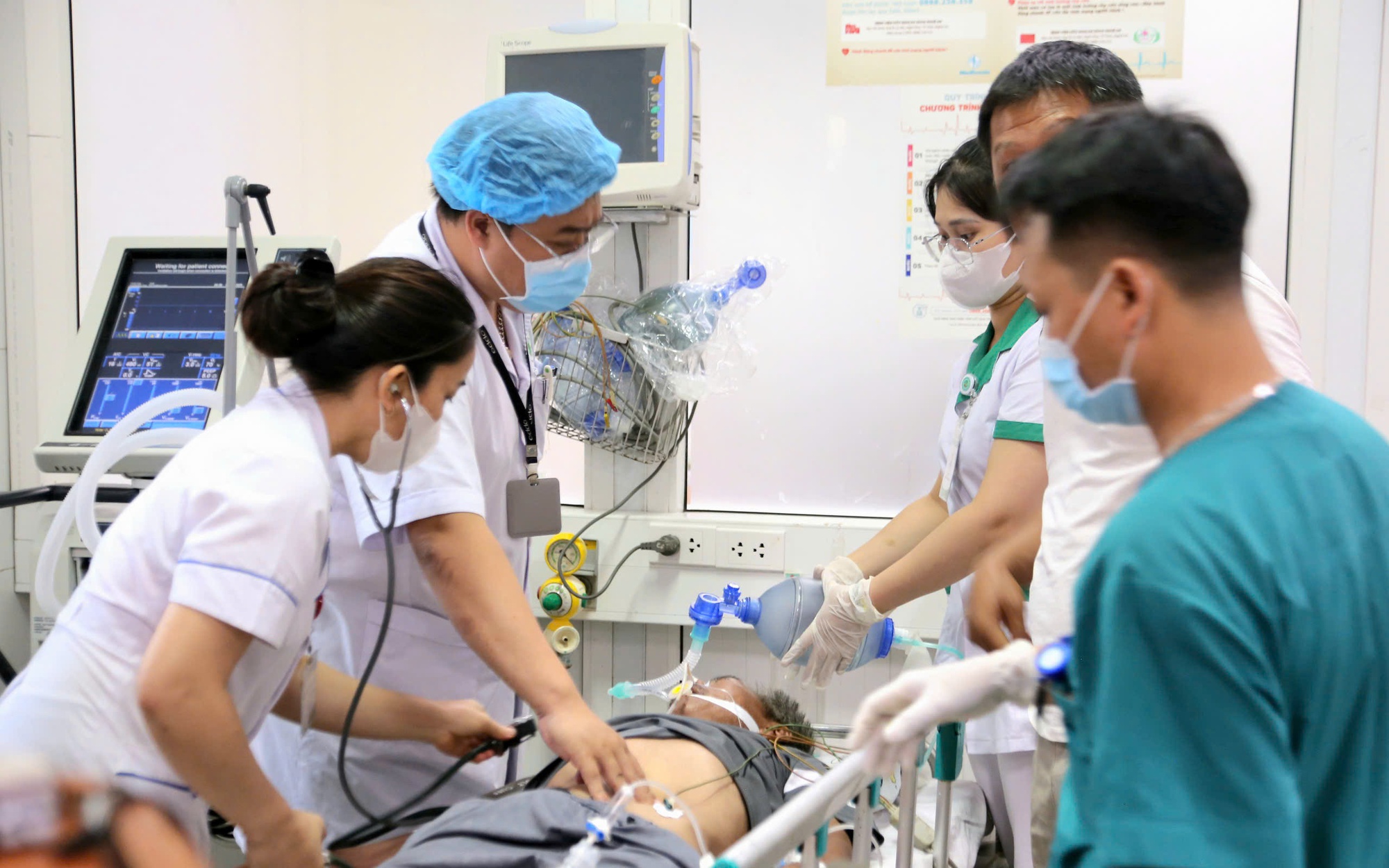 Bộ Y tế yêu cầu sẵn sàng nhân lực, thuốc ứng phó với bão số 3, không để gián đoạn cấp cứu, điều trị 