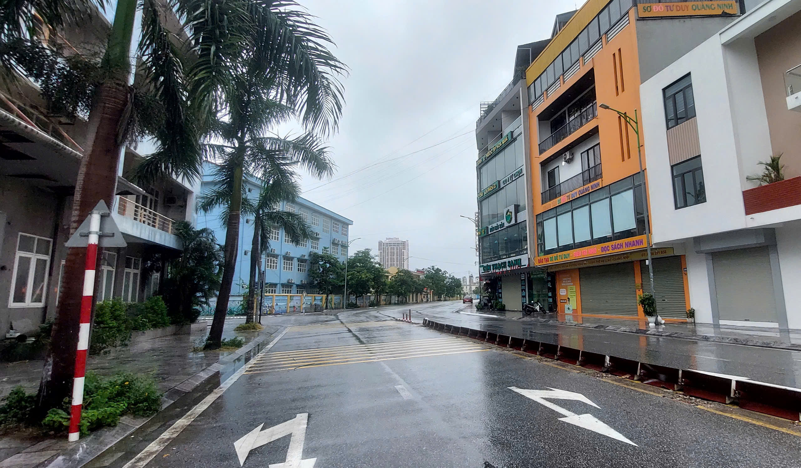 Quảng Ninh cấm mô tô và phương tiện thô sơ qua cầu Bãi Cháy, đặc khu Cô Tô mất điện- Ảnh 2. Quảng Ninh cấm mô tô và phương tiện thô sơ qua cầu Bãi Cháy, đặc khu Cô Tô mất điện- Ảnh 2.