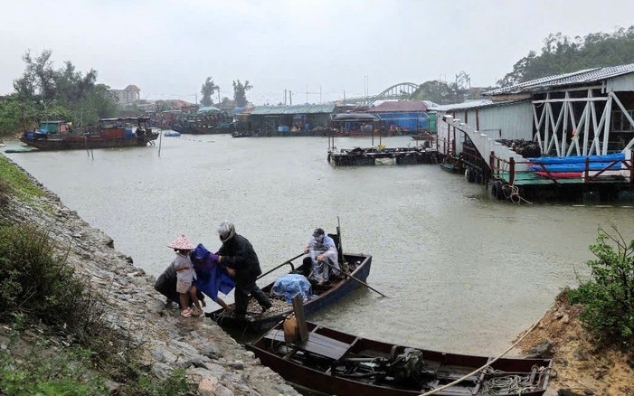 [TRỰC TIẾP] Cập nhật bão số 3: Wipha đi chậm nhưng giật tới cấp 13, áp sát Hải Phòng