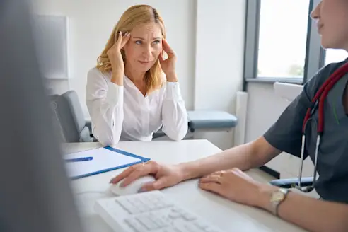 Lựa chọn thuốc điều trị chứng đau nửa đầu do kinh nguyệt- Ảnh 2.