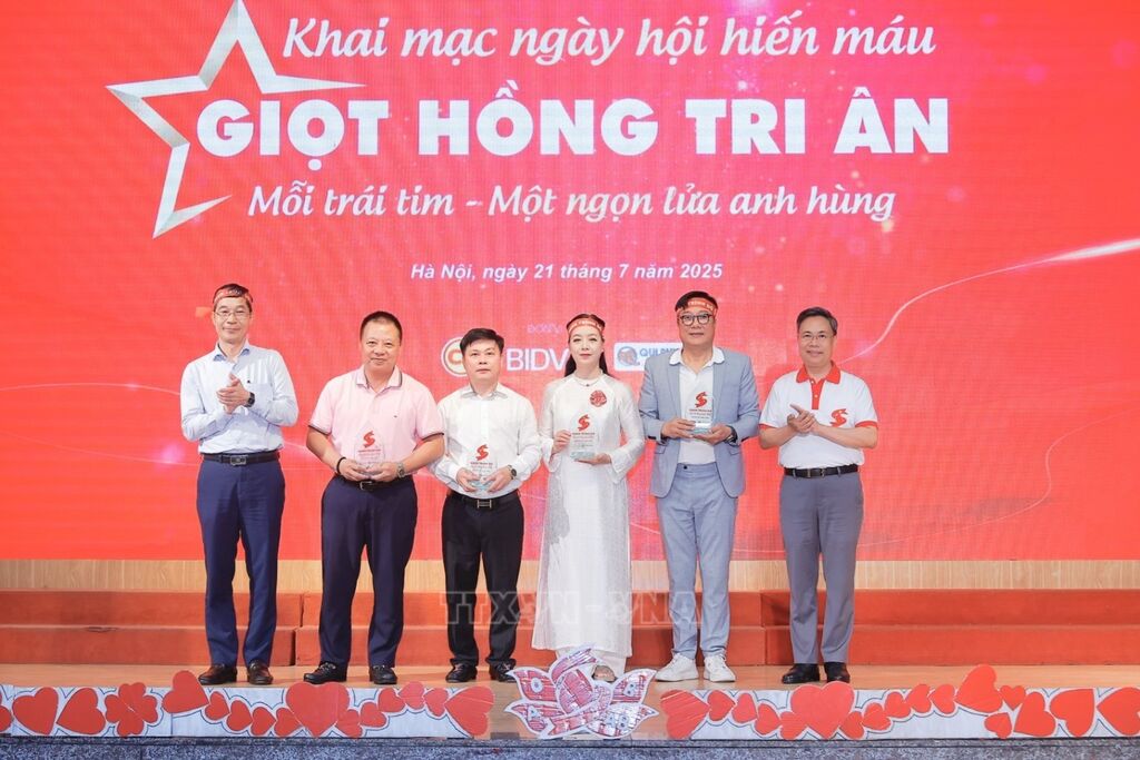 Sẽ thêm 4.000 đơn vị máu cho điều trị, cấp cứu dịp hè từ chương trình 'Giọt hồng tri ân' năm 2025- Ảnh 3. Sẽ thêm 4.000 đơn vị máu cho điều trị, cấp cứu dịp hè từ chương trình 'Giọt hồng tri ân' năm 2025- Ảnh 3.