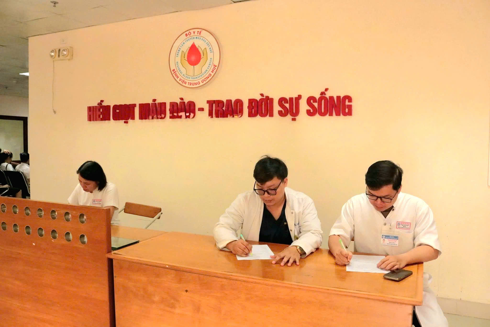 Nguồn máu điều trị khan hiếm, bác sĩ kêu gọi hiến tặng cứu người- Ảnh 2. Nguồn máu điều trị khan hiếm, bác sĩ kêu gọi hiến tặng cứu người- Ảnh 2.
