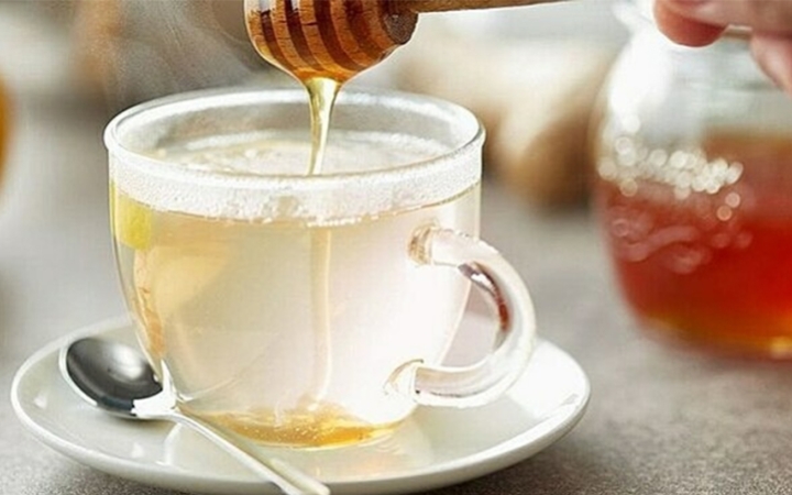 7 lợi ích khi uống nước ấm với mật ong mỗi sáng