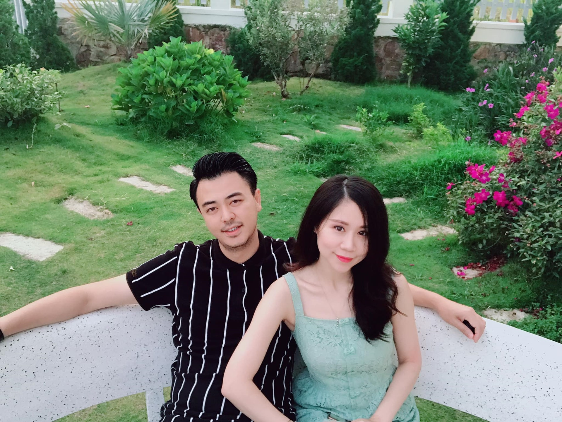 Nam diễn viên công an xã trong phim nối sóng 'Dịu dàng màu nắng', tuổi U50 có cuộc sống viên mãn, sự nghiệp thăng hoa- Ảnh 6. Nam diễn viên công an xã trong phim nối sóng 'Dịu dàng màu nắng', tuổi U50 có cuộc sống viên mãn, sự nghiệp thăng hoa- Ảnh 6.