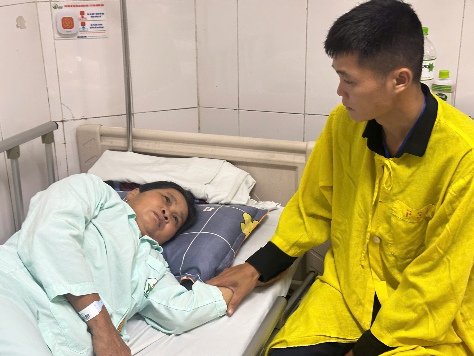 Người phụ nữ Mường nghèo mất chồng vì ung thư, nay cần 50 triệu đồng mổ tim để giữ sự sống- Ảnh 1. Người phụ nữ Mường nghèo mất chồng vì ung thư, nay cần 50 triệu đồng mổ tim để giữ sự sống- Ảnh 1.