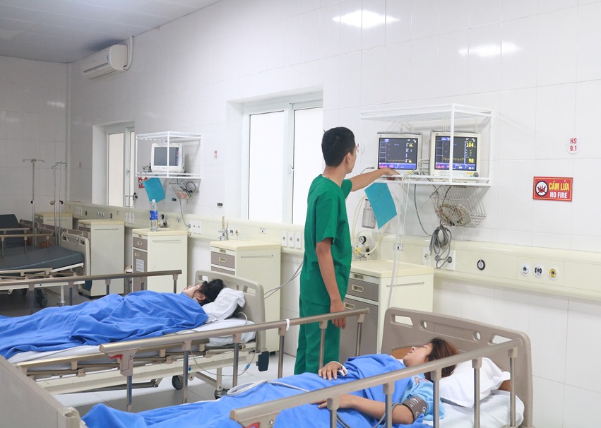 Ca phẫu thuật đặc biệt trong đêm mưa bão cứu sống 2 sản phụ chửa ngoài tử cung- Ảnh 2. Ca phẫu thuật đặc biệt trong đêm mưa bão cứu sống 2 sản phụ chửa ngoài tử cung- Ảnh 2.
