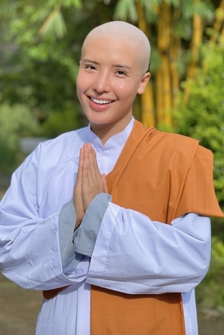 Lý do sao Việt cạo trọc đầu: Người hy sinh nghệ thuật, người vì đấng sinh thành- Ảnh 5. Lý do sao Việt cạo trọc đầu: Người hy sinh nghệ thuật, người vì đấng sinh thành- Ảnh 5.