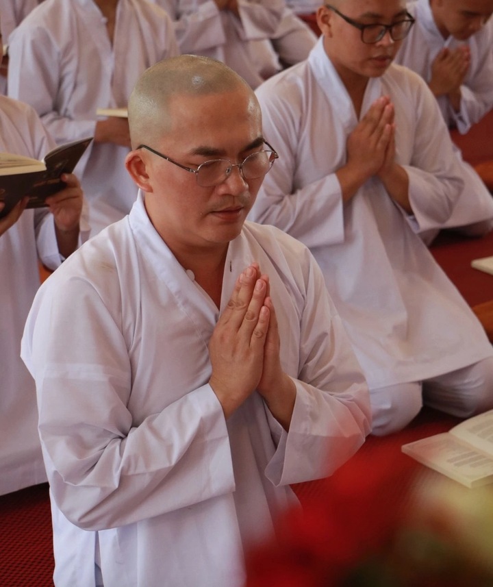 Lý do sao Việt cạo trọc đầu: Người hy sinh nghệ thuật, người vì đấng sinh thành- Ảnh 3. Lý do sao Việt cạo trọc đầu: Người hy sinh nghệ thuật, người vì đấng sinh thành- Ảnh 3.