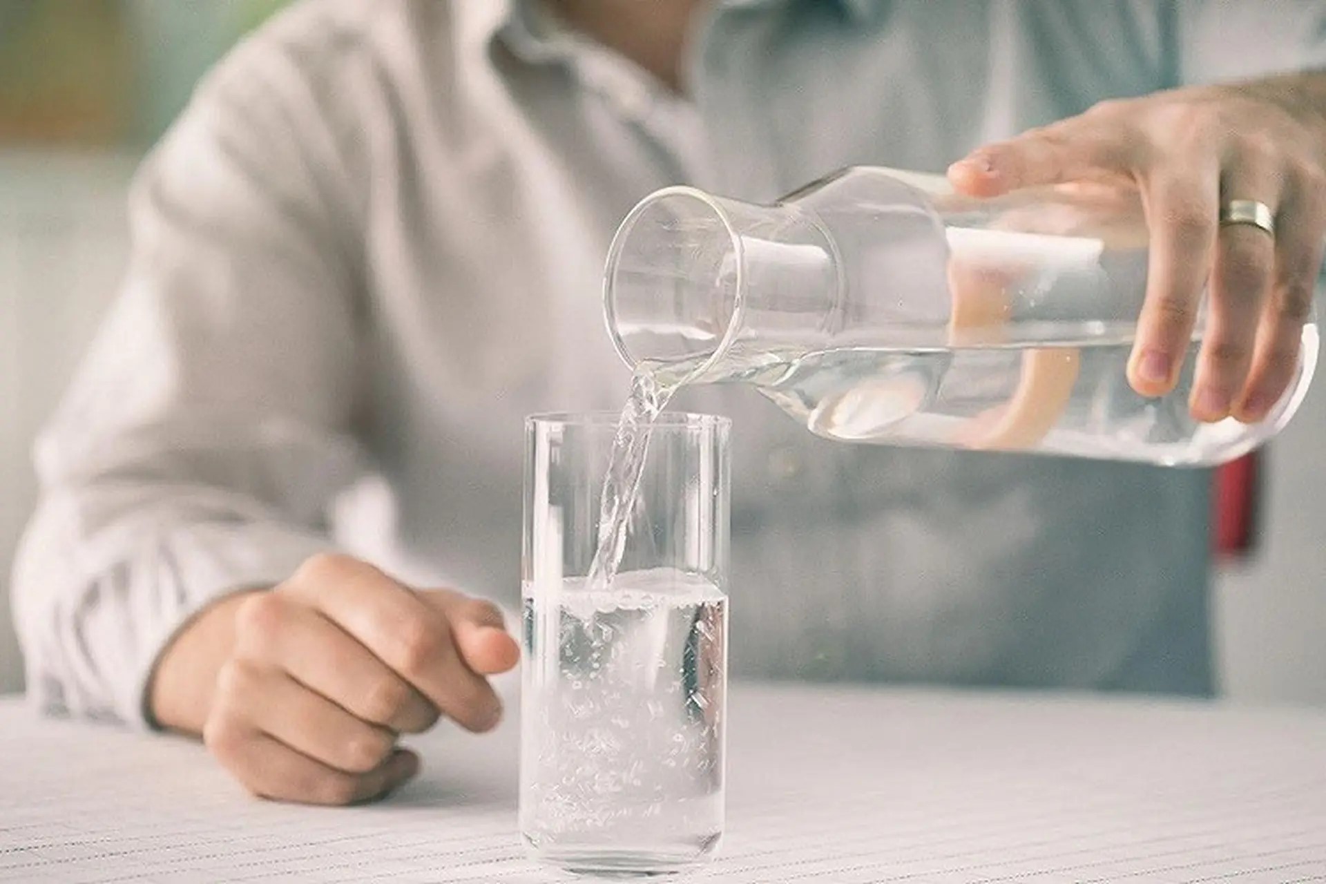 Uống bao nhiêu nước có thể giảm nguy cơ suy thận?