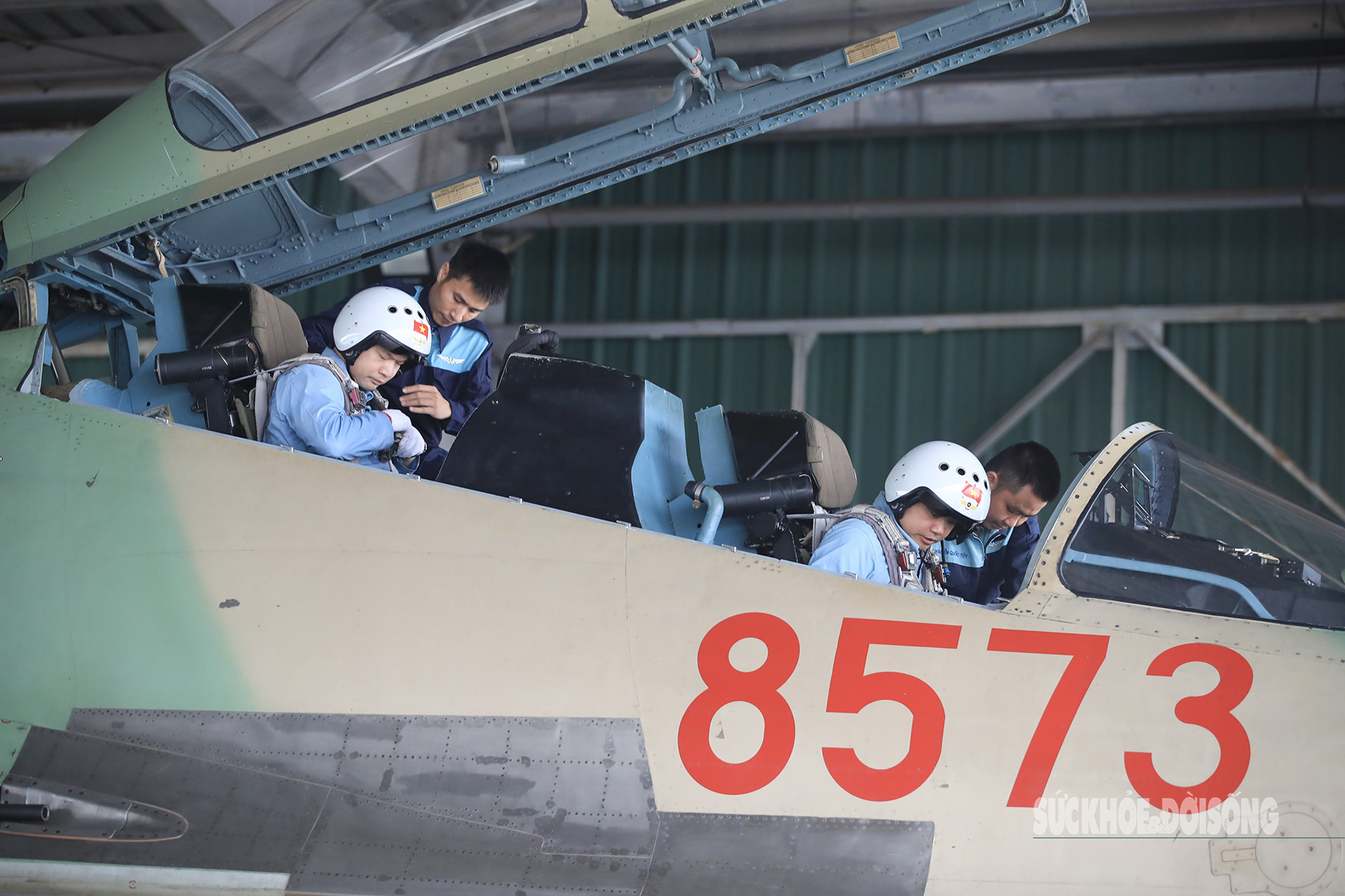 Những người 'bắt mạch' cho ‘hổ mang chúa’ Su-30MK2 - Ảnh 7.