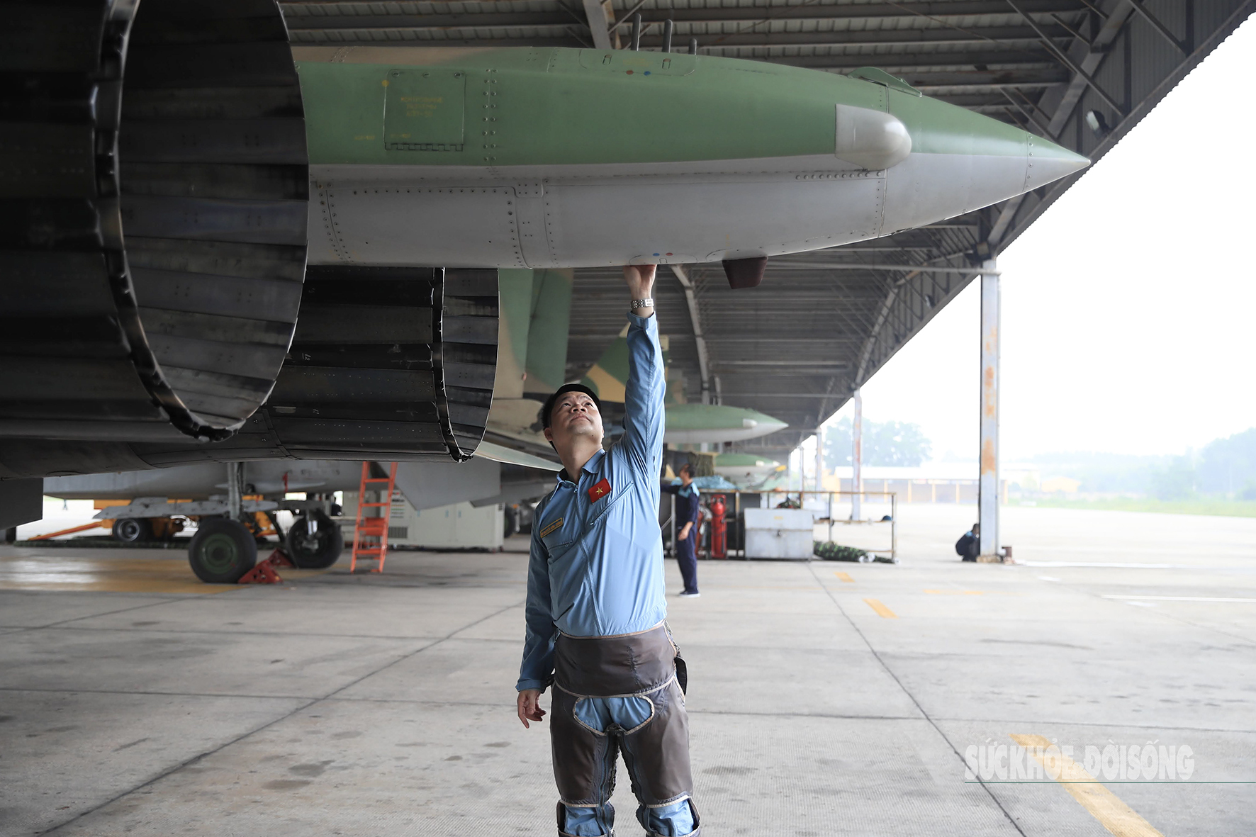 Những người 'bắt mạch' cho ‘hổ mang chúa’ Su-30MK2 - Ảnh 6.