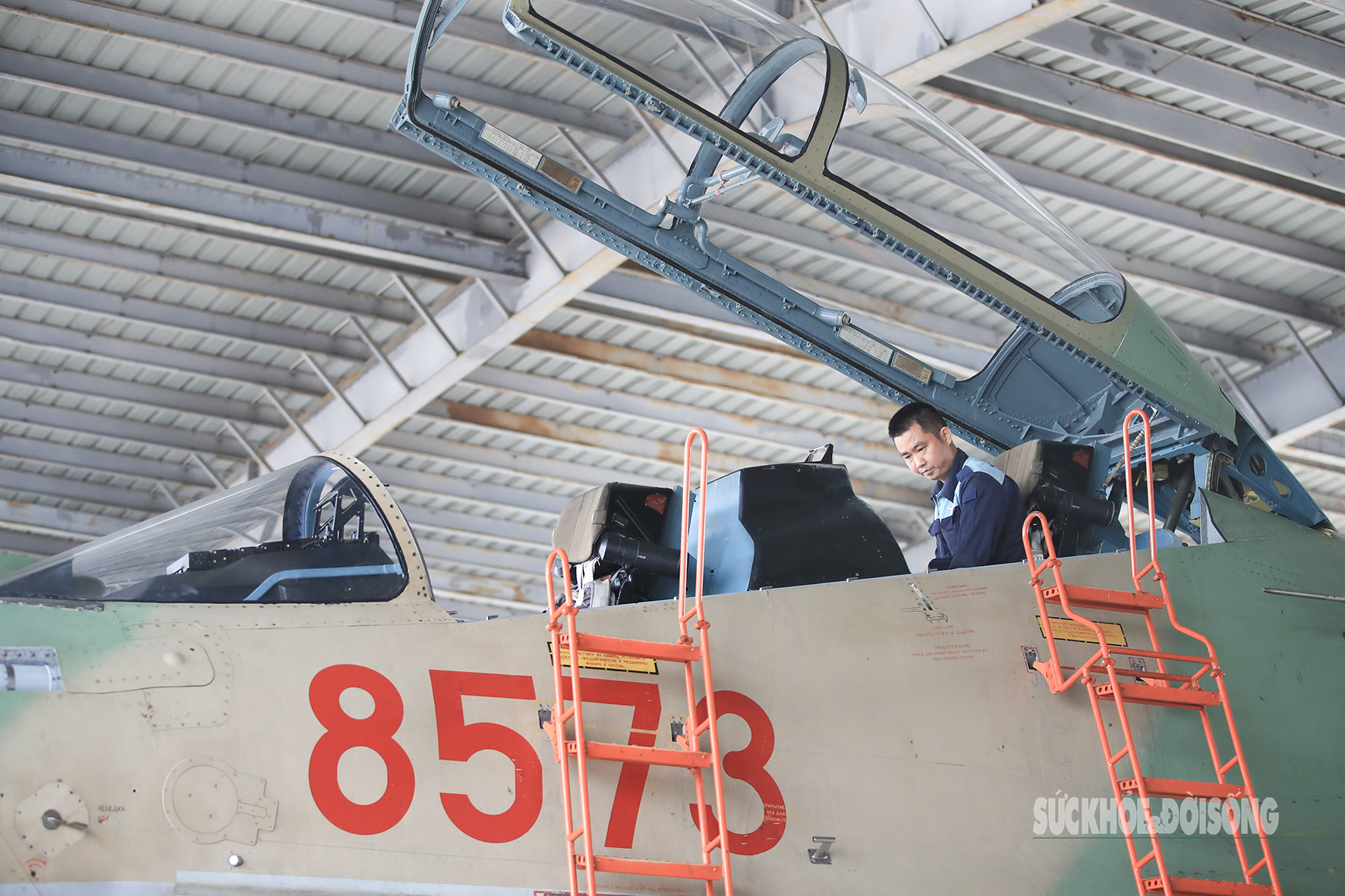 Những người 'bắt mạch' cho ‘hổ mang chúa’ Su-30MK2 - Ảnh 4.