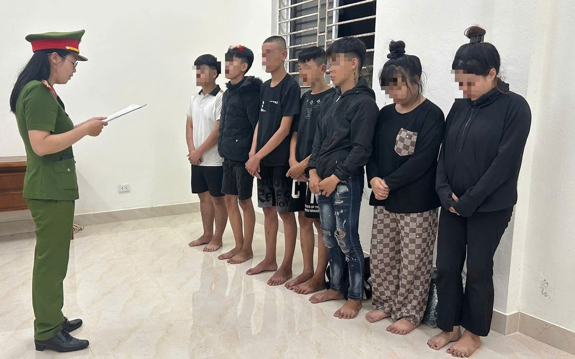 Tạm giam nhóm thanh thiếu niên đuổi nhau trên đường, đánh chết người giữa phố