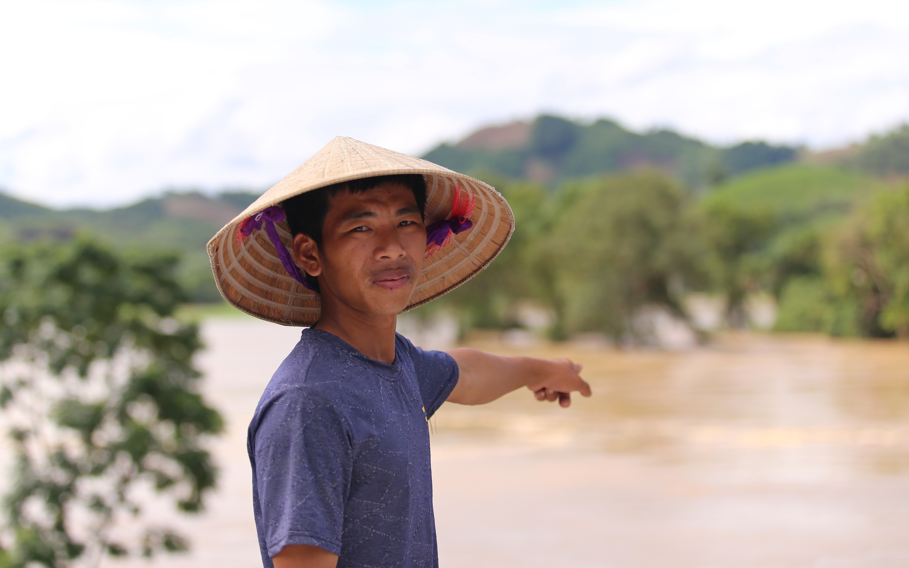 Người dân rưng rưng kể lại khoảnh khắc lũ dữ ập về: 