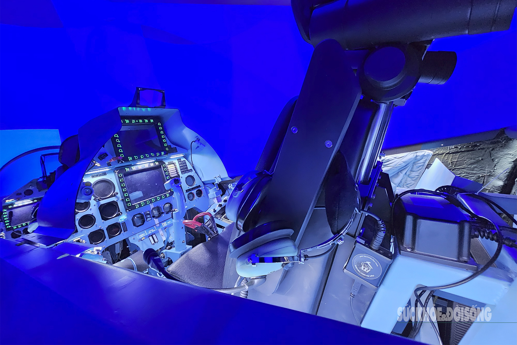 Khám phá buồng tập lái Su-30MK2 hiện đại do Việt Nam chế tạo- Ảnh 8. Khám phá buồng tập lái Su-30MK2 hiện đại do Việt Nam chế tạo- Ảnh 8.