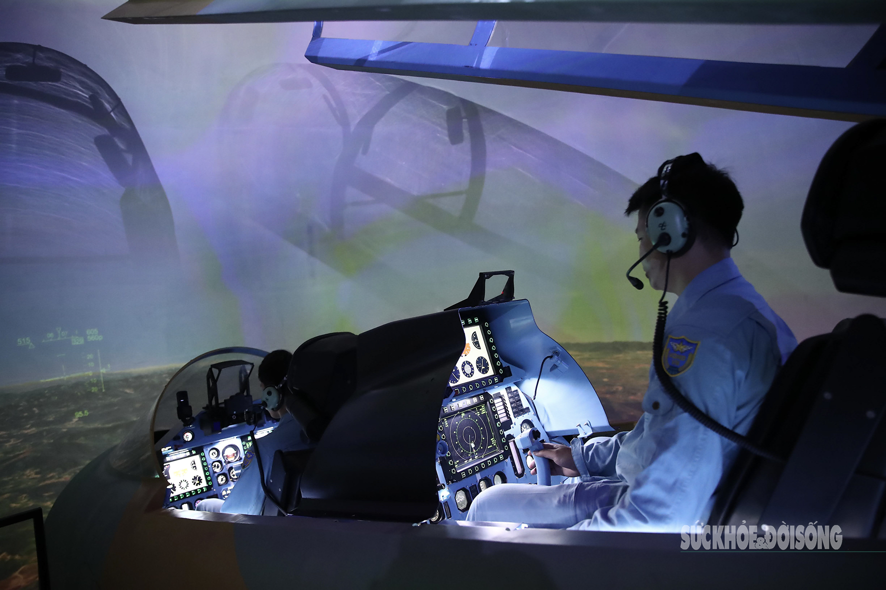 Khám phá buồng tập lái Su-30MK2 hiện đại do Việt Nam chế tạo- Ảnh 1. Khám phá buồng tập lái Su-30MK2 hiện đại do Việt Nam chế tạo- Ảnh 1.