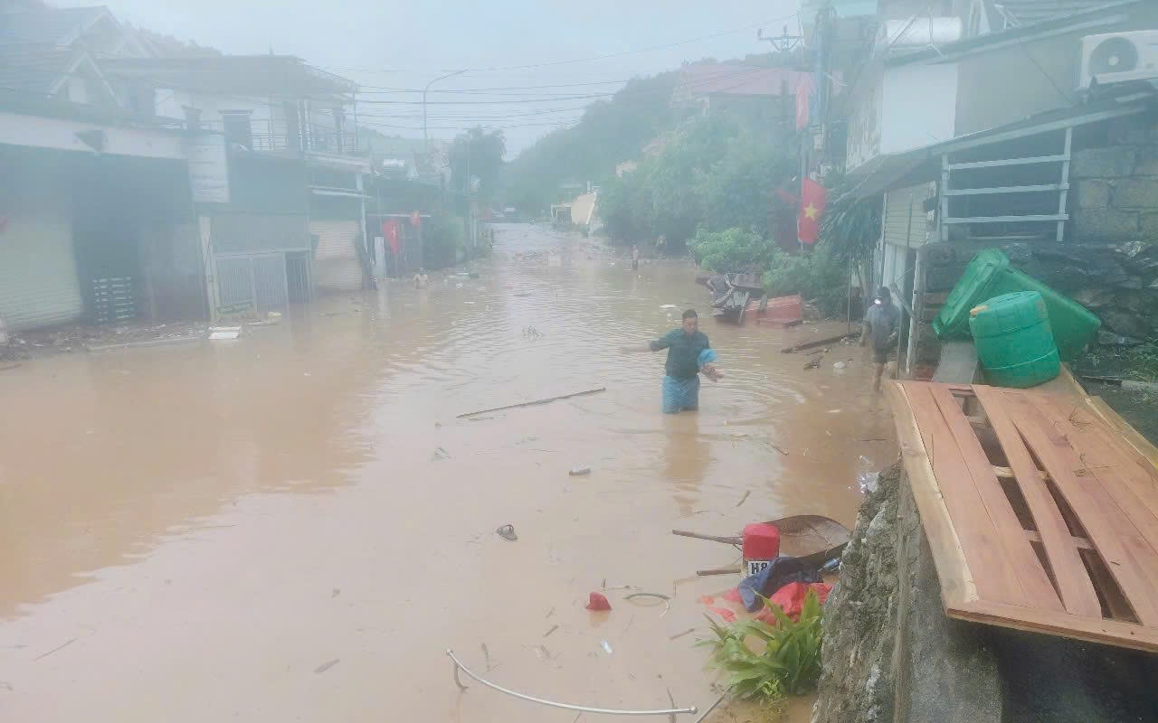 Lũ về chưa từng thấy ở Nghệ An