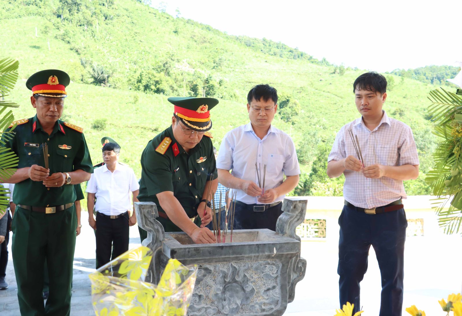 Hành trình tiếp bước của thân nhân liệt sĩ Rào Trăng- Ảnh 4. Hành trình tiếp bước của thân nhân liệt sĩ Rào Trăng- Ảnh 4.