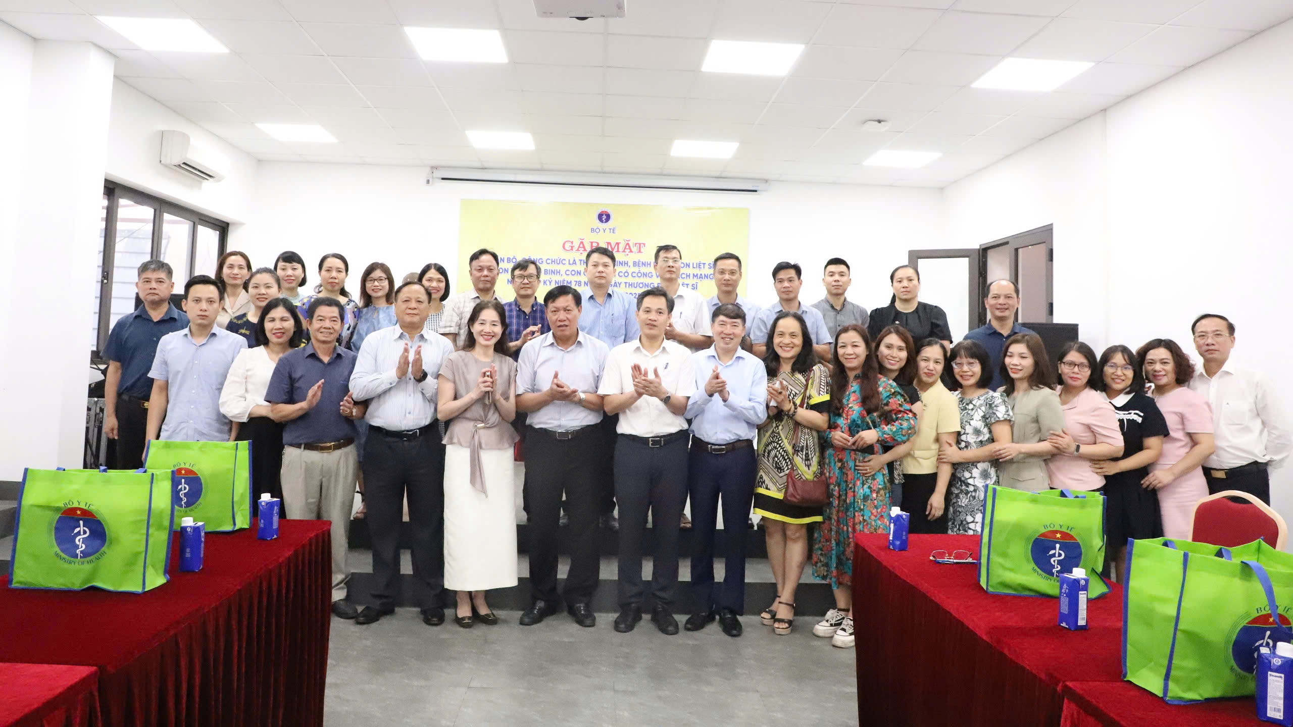 Bộ Y tế gặp mặt các thương binh, thân nhân gia đình có công với cách mạng công tác tại cơ quan Bộ- Ảnh 2.