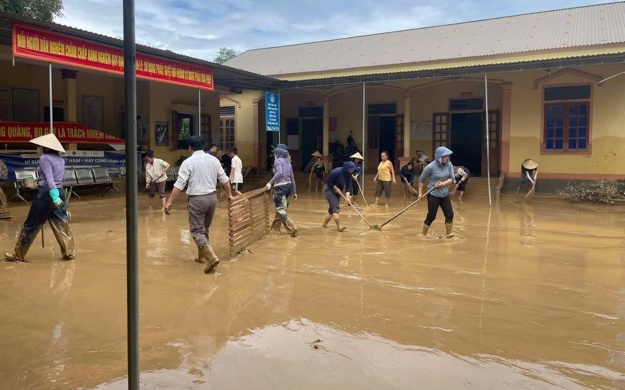 Y tế Nghệ An khẩn trương khắc phục hậu quả, bảo đảm khám chữa bệnh vùng lũ