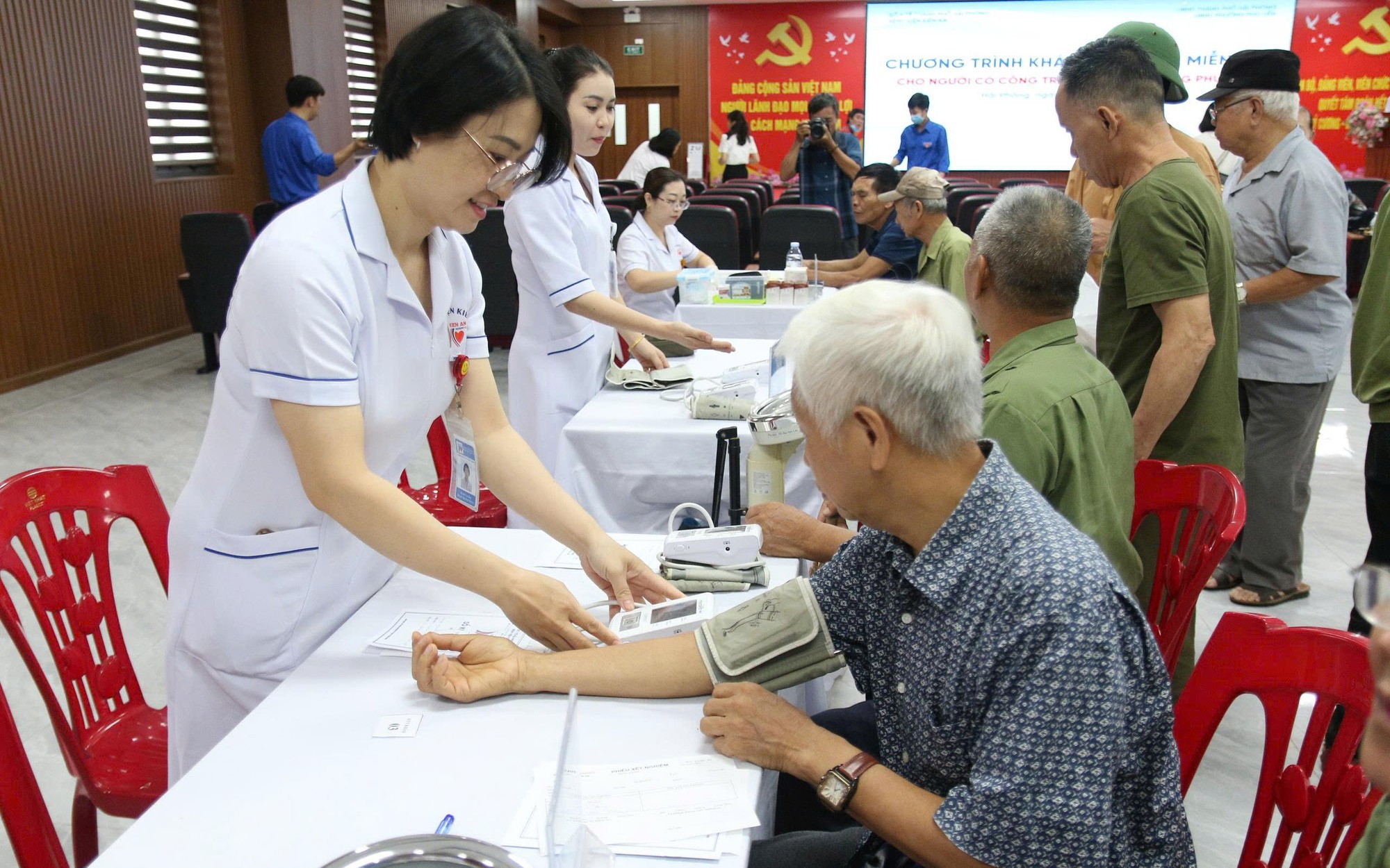Vùng 4 hải quân tổ chức nhiều hoạt động thiết thực tri ân các gia đình chính sách, có công với cách mạng- Ảnh 3.