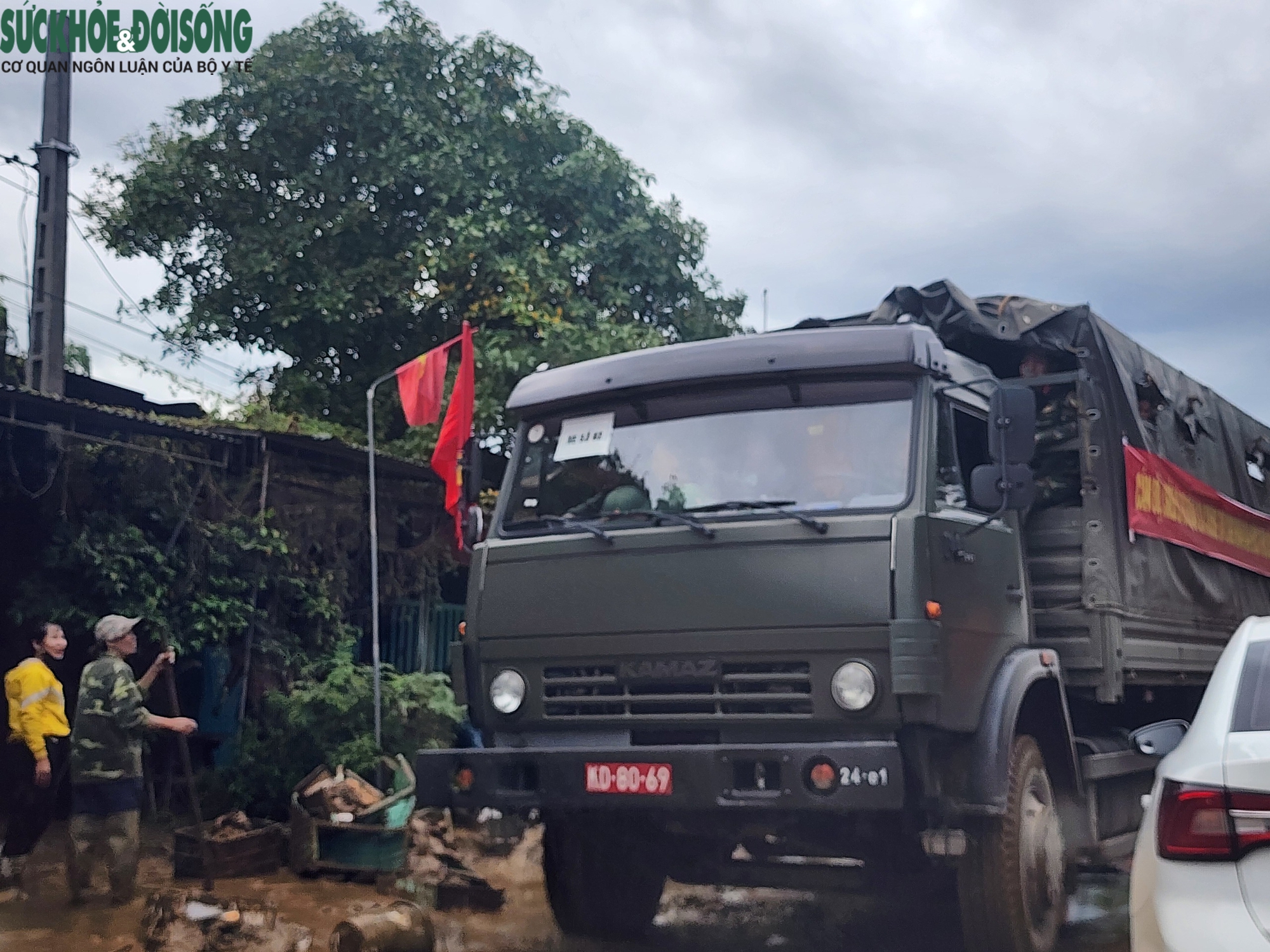 Cận cảnh trục giao thông huyết mạch Quốc lộ 7 tan hoang sau lũ- Ảnh 8. Cận cảnh trục giao thông huyết mạch Quốc lộ 7 tan hoang sau lũ- Ảnh 8.