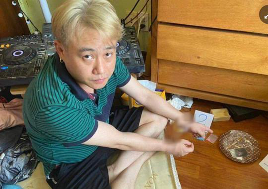 Nghệ sĩ sau ánh hào quang là cám dỗ, là tổn thương- Ảnh 3.
