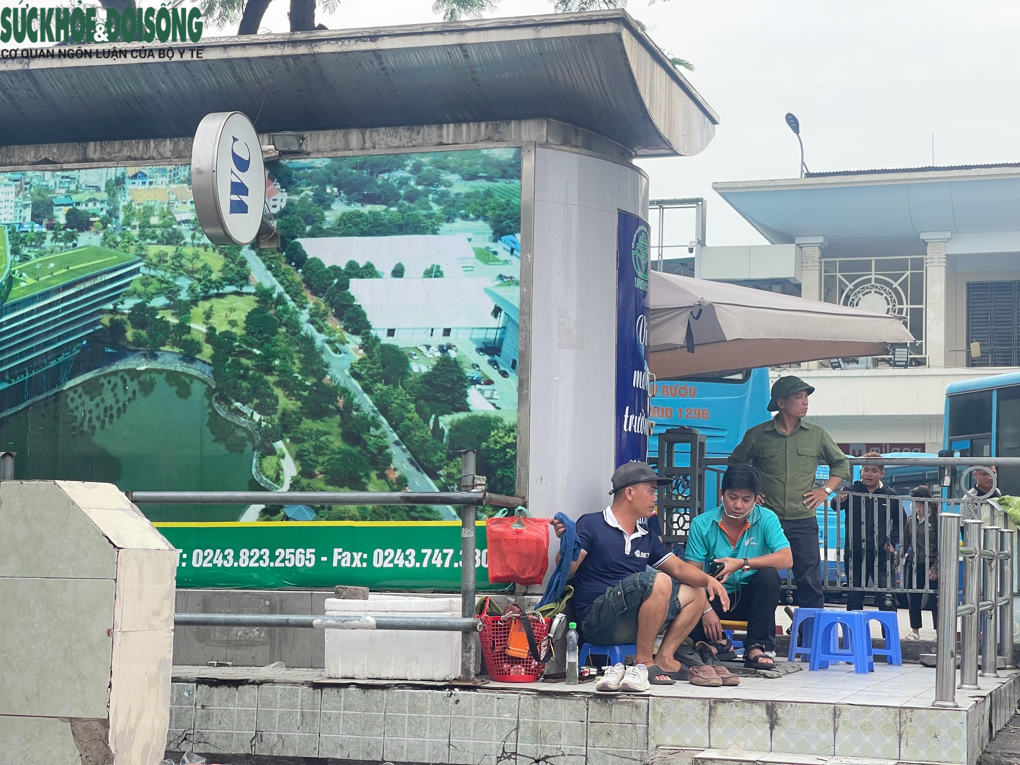 Hà Nội: Vỉa hè nơi cô gái bị người bán trà đá xua đuổi giờ ra sao?- Ảnh 2.