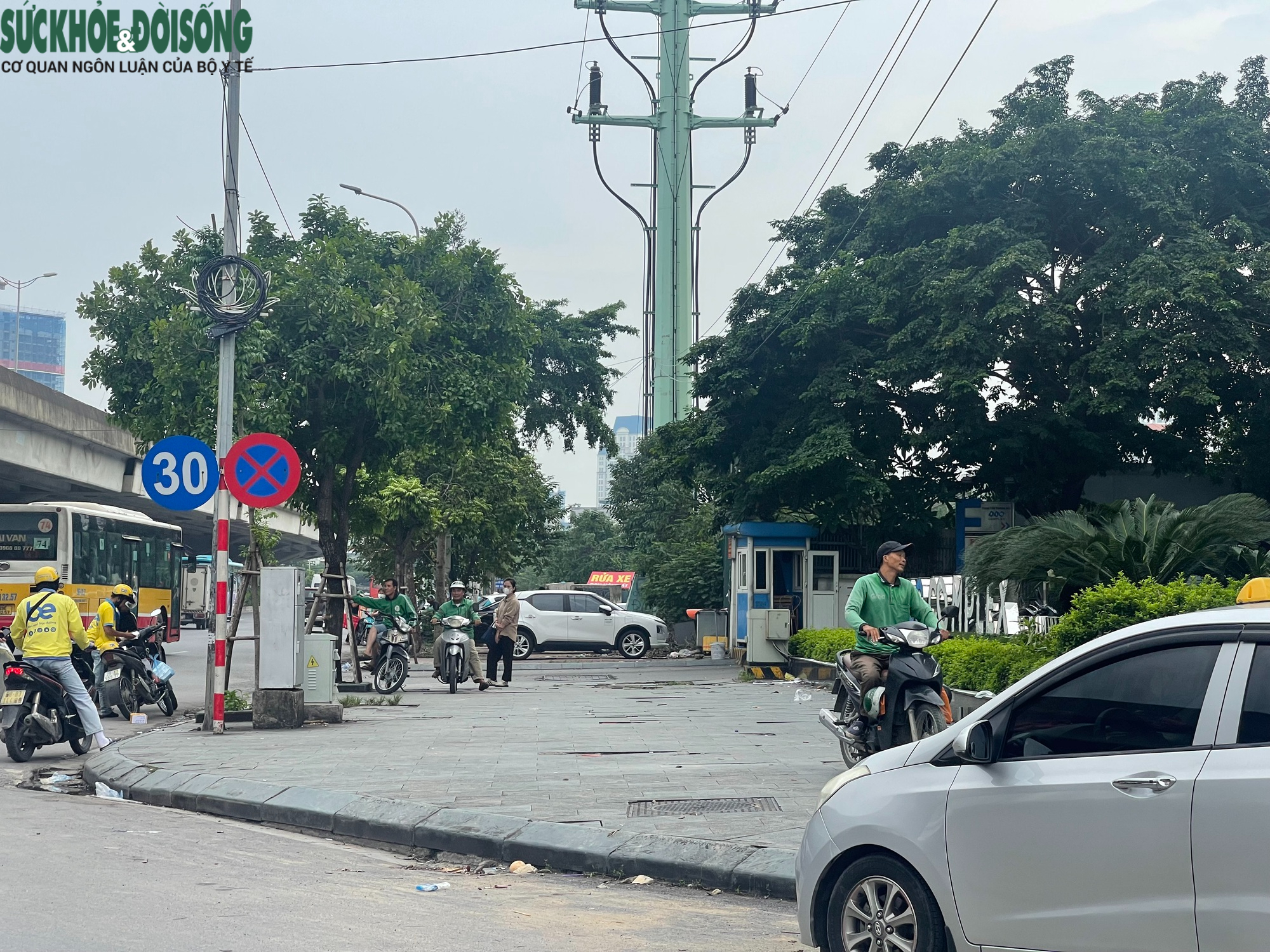 Hà Nội: Vỉa hè nơi cô gái bị người bán trà đá xua đuổi giờ ra sao?- Ảnh 3.