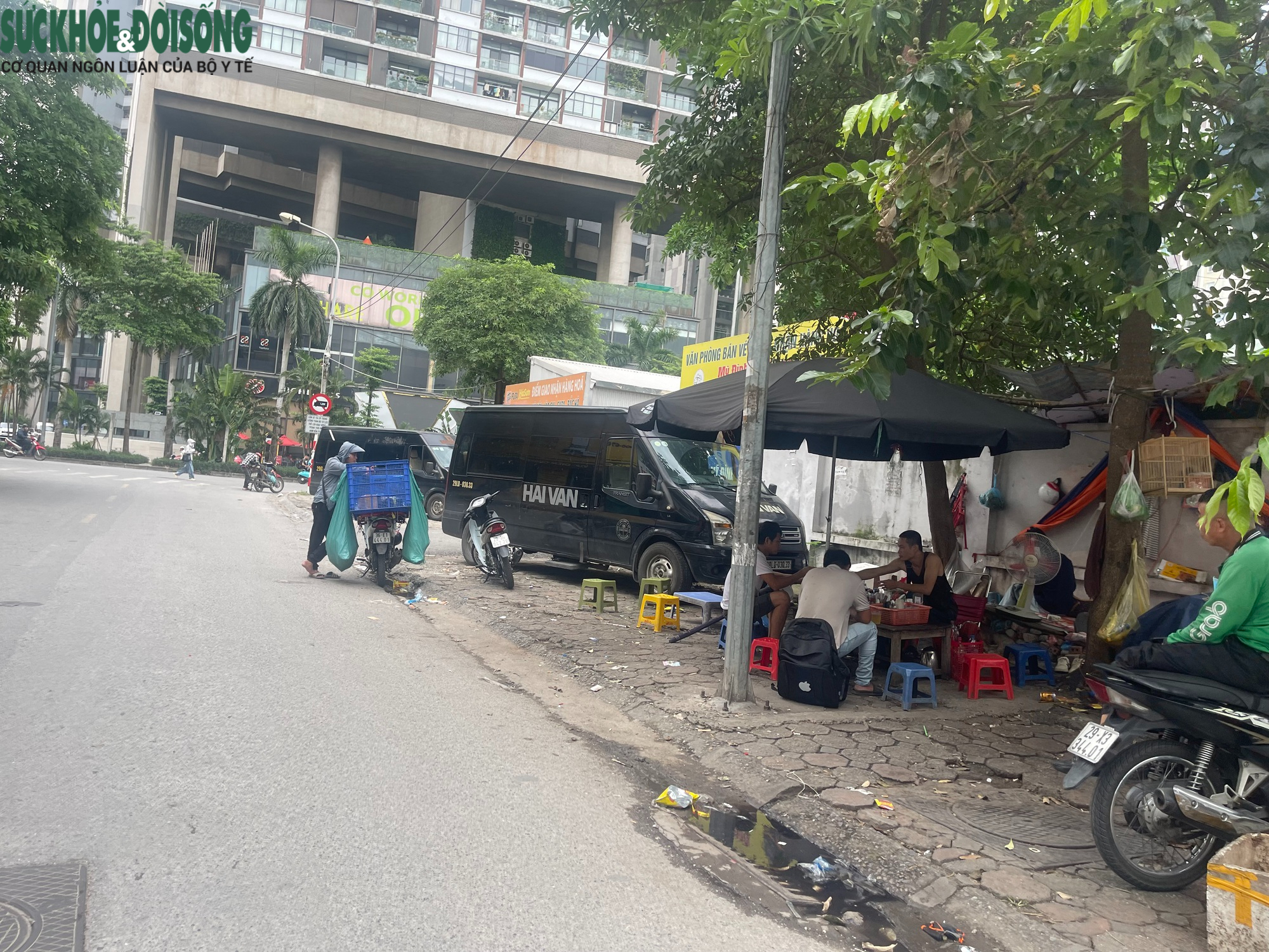 Hà Nội: Vỉa hè nơi cô gái bị người bán trà đá xua đuổi giờ ra sao?- Ảnh 7.