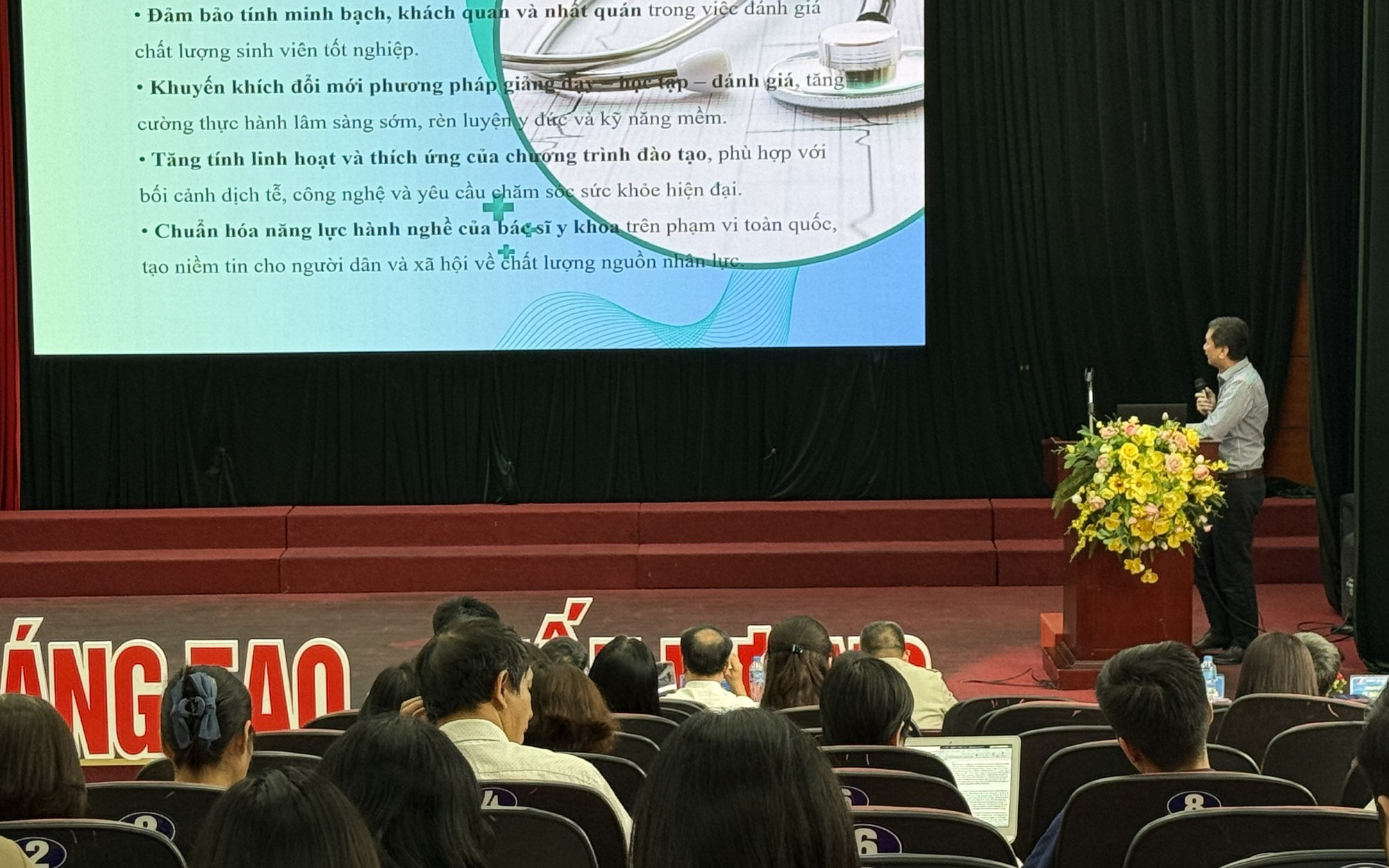 Yêu cầu cấp thiết chuyển hướng đào tạo nhân lực y dược để đáp ứng kỳ thi đánh giá năng lực hành nghề từ năm 2027 