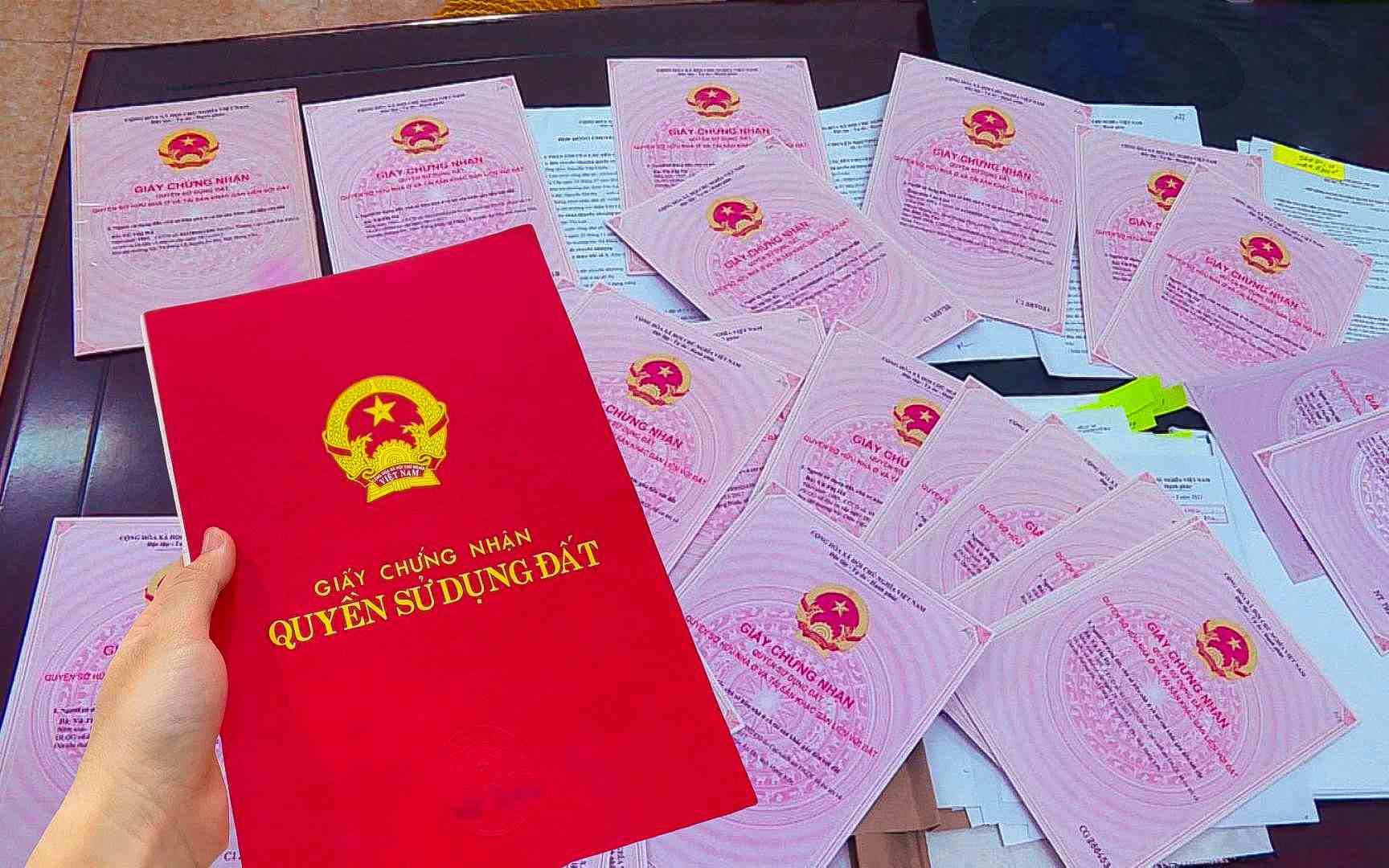Điều kiện để tách sổ đỏ cho con