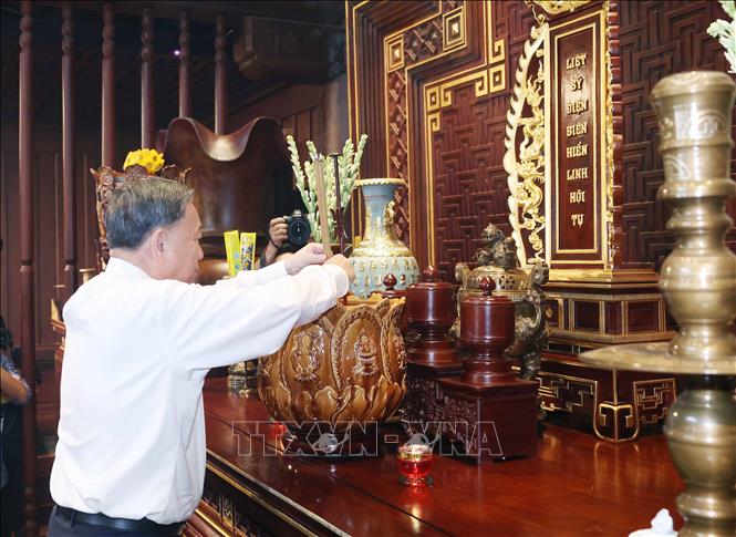 Tổng Bí thư Tô Lâm dâng hương tưởng niệm các Anh hùng, Liệt sĩ tại Điện Biên- Ảnh 4. Tổng Bí thư Tô Lâm dâng hương tưởng niệm các Anh hùng, Liệt sĩ tại Điện Biên- Ảnh 4.