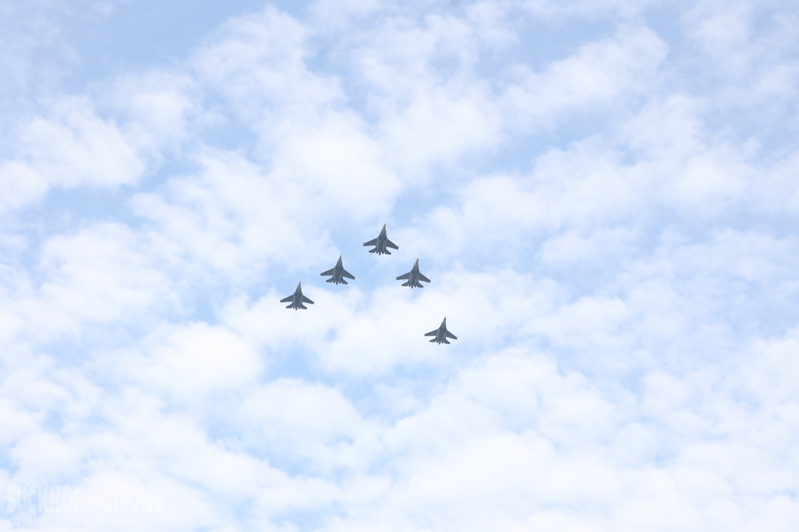 Đội hình Su-30MK2 'rèn gió luyện mây' cho ngày 2/9 lịch sử- Ảnh 6. Đội hình Su-30MK2 'rèn gió luyện mây' cho ngày 2/9 lịch sử- Ảnh 6.