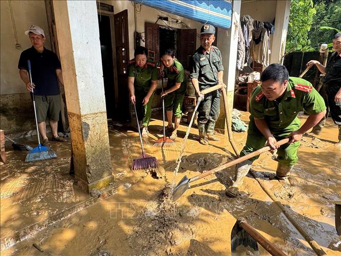 Khẩn trương khắc phục hậu quả mưa lũ tại Lào Cai- Ảnh 1. Khẩn trương khắc phục hậu quả mưa lũ tại Lào Cai- Ảnh 1.
