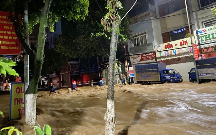Mưa lũ kinh hoàng ở Sơn La đêm qua làm 2 người chết, 2 người mất tích